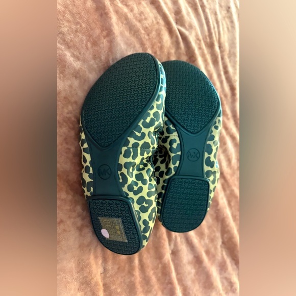 Michael Kors Tan & Black Leopard Print Ballet Flats W/ Bow, Size 8 - Picture 6 of 7